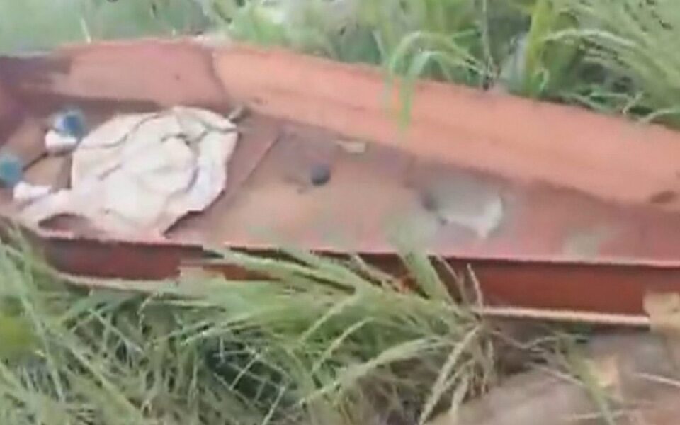 Caixão vazio é abandonado em terreno baldio de Aparecida de Goiânia