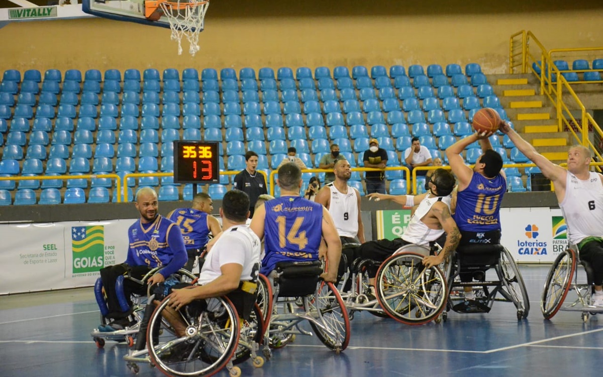 Jogo entre Aparecidense-Adap e Cad-Rio Preto