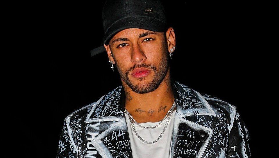 Messi e Cristiano Ronaldo aparecem em ranking da Forbes. Neymar é o quarto atleta mais bem pago do mundo; veja lista