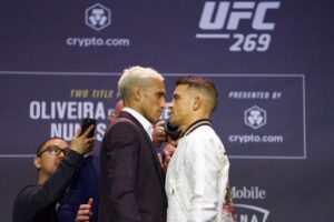 Charles do Bronx e Poirier se encarando no UFC 269