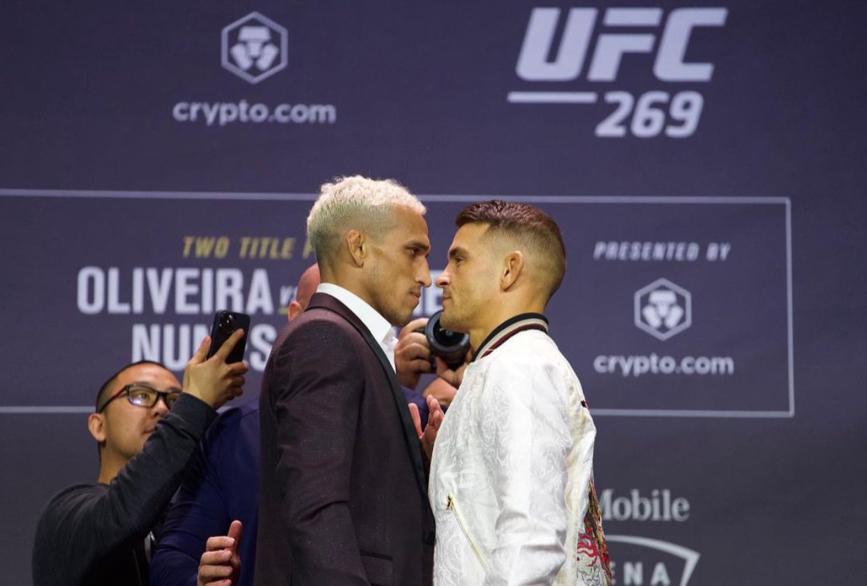 Charles do Bronx e Poirier se encarando no UFC 269