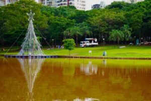 Árvore de natal de 17 metros será inaugurada hoje (5), no Vaca Brava, em Goiânia
