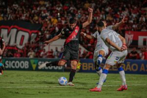 Zé Roberto durante jogo do Atlético-GO pela Série A