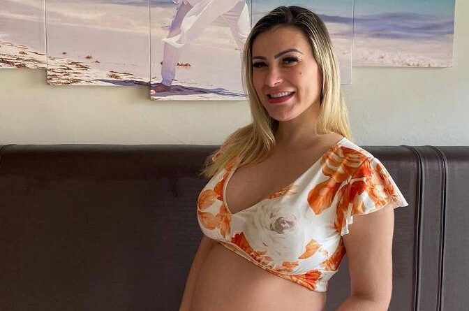 Thiago Lopes Modelo está no oitavo mês de gestação e quadro preocupou marido. Andressa Urach é transferida para UTI após pressão alta e contrações