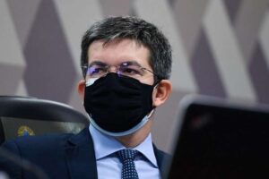 Lula convida e Randolfe deve fazer parte da equipe de campanha do petista (Foto: Senado Federal)