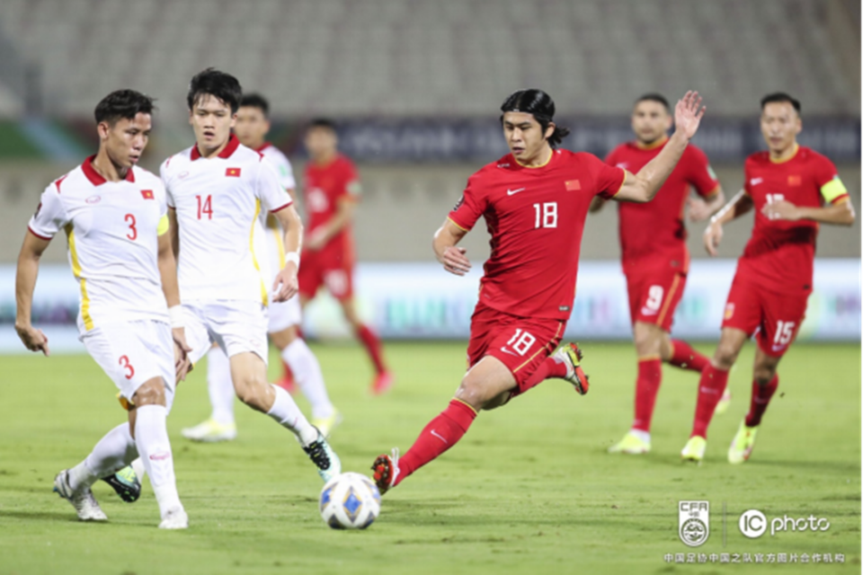 Jogador chinês durante jogo pela seleção