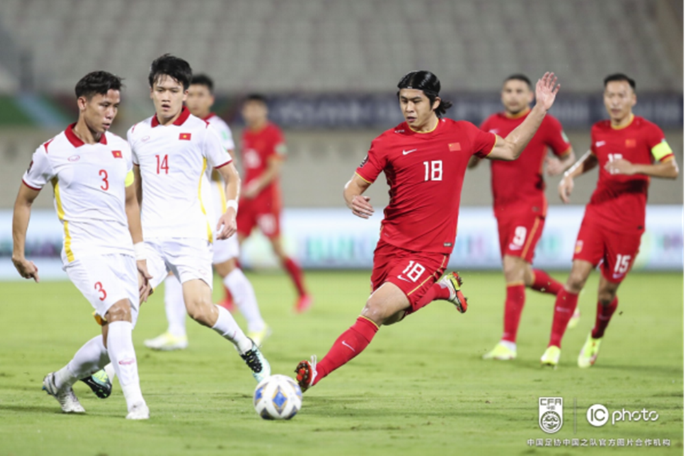 Jogador chinês durante jogo pela seleção