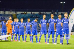 Jogadores do Avaí perfilados antes do jogo da Série B