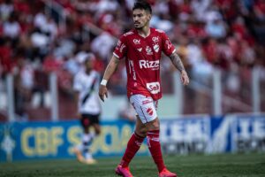 Arthur Rezende em partida pelo Vila Nova
