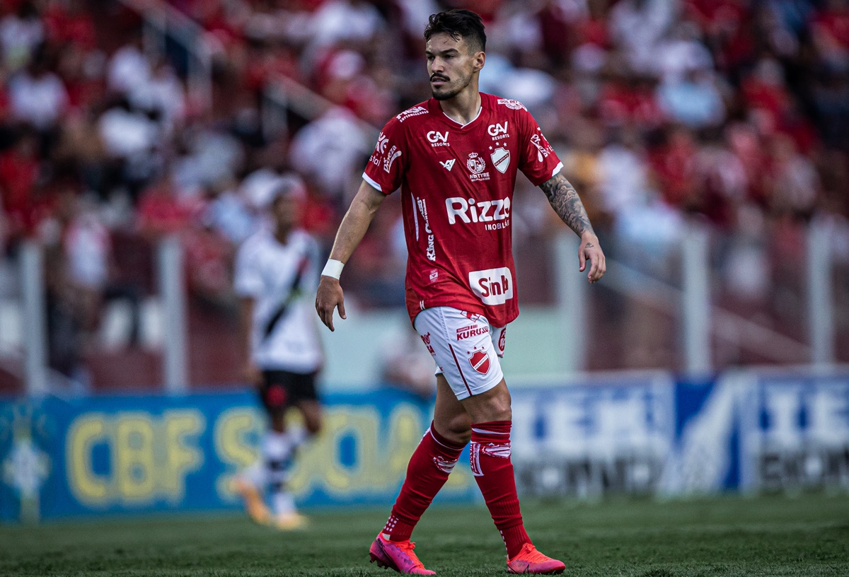 Arthur Rezende em partida pelo Vila Nova