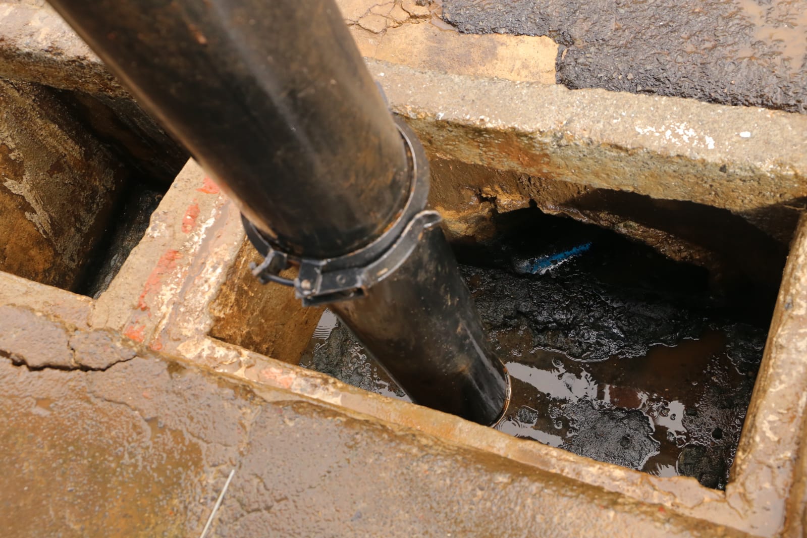 Limpeza de boca de lobo em Goiânia