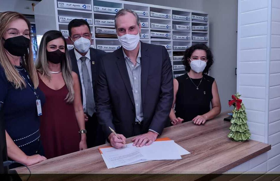 Prefeitura de Goiânia fecha parceria com UFG para permanência de salas de vacina