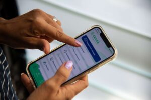 Funcionário de cinema que desobrigou passaporte da vacina é demitido em Fortaleza