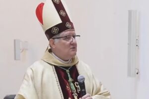 Bispo de Formosa - Passaporte da vacina, para ele, é "papo furado da nova ordem mundial"