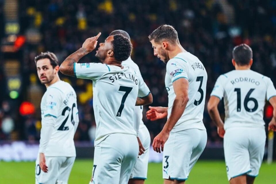 Jogadores do Manchester City comemoram gol