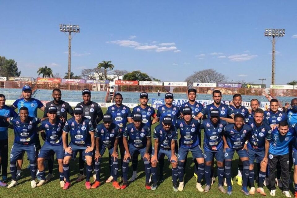 Equipe do Goianésia perfilada