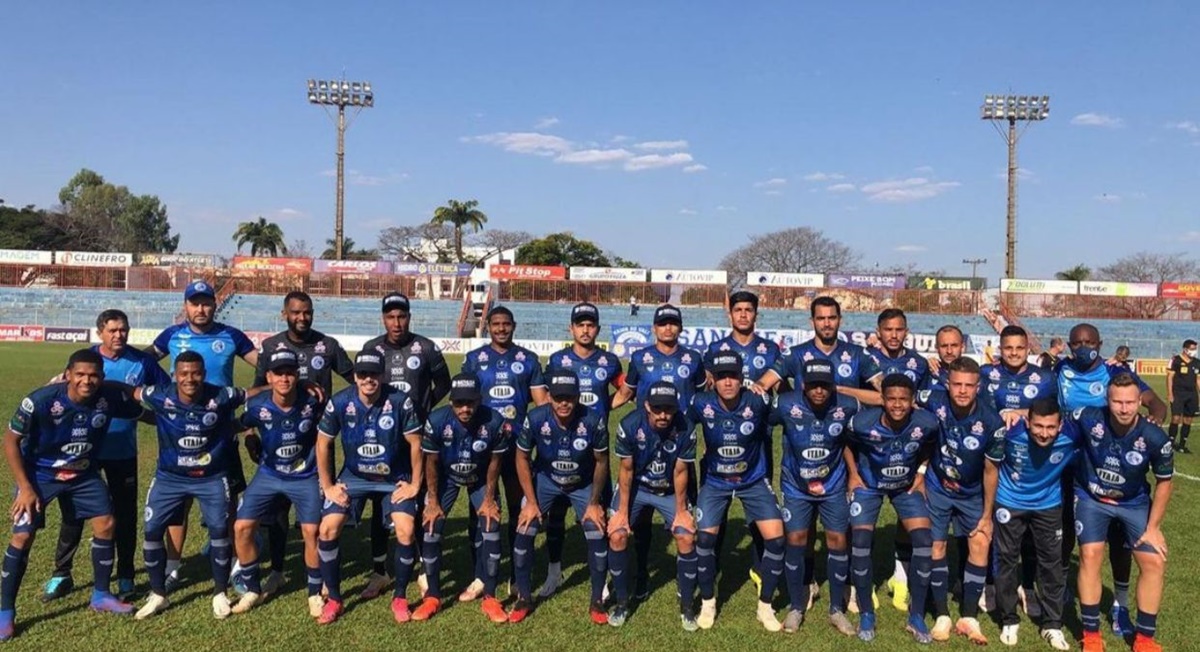 Equipe do Goianésia perfilada