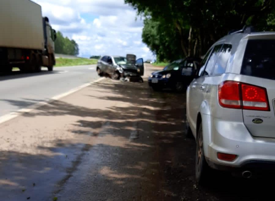 Acidente envolveu dois carros de passeio. (Foto: Rodrigo Andrade)