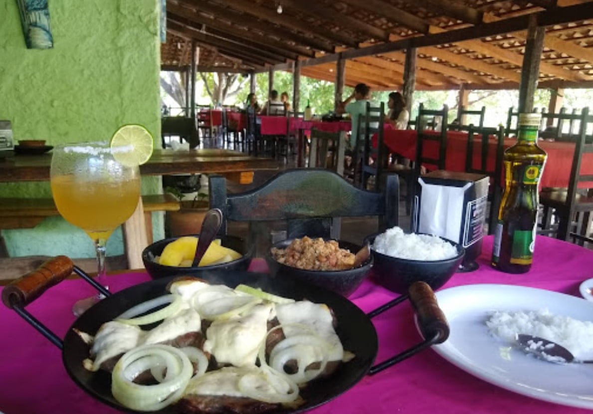 O restaurante fica aberto durante o dia todo