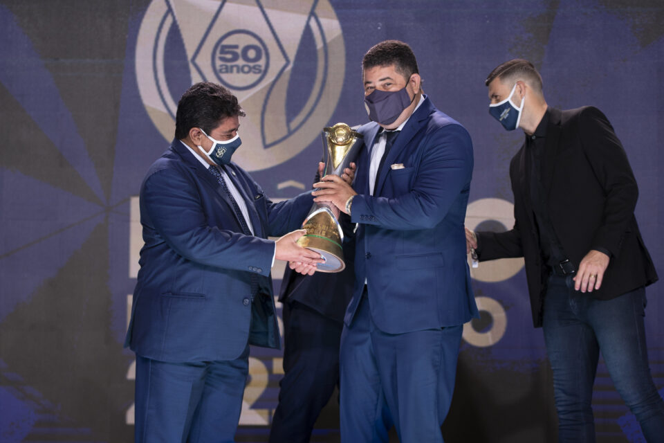 Elvis Mendes e Wesley Matos durante a Festa do Brasileirão
