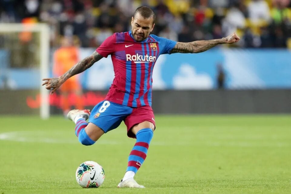 Daniel Alves em jogo pelo Barcelona