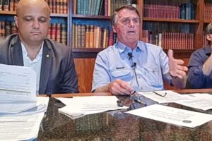 Em live, Bolsonaro confirma que irá assinar RRF para Goiás