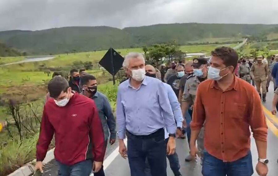 Caiado anuncia ações emergenciais após abertura de cratera na GO-118