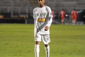 Lucas Formiga atacante reforço do Goianésia