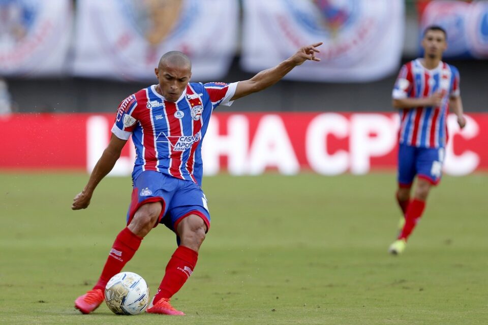 Nino Paraíba em ação pelo Bahia