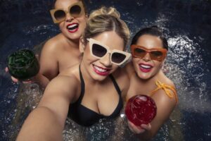 Dupla encontra força nos fãs para 'cumprir o combinado' com a amiga. Maiara e Maraisa querem manter Patroas para honrar Marília Mendonça