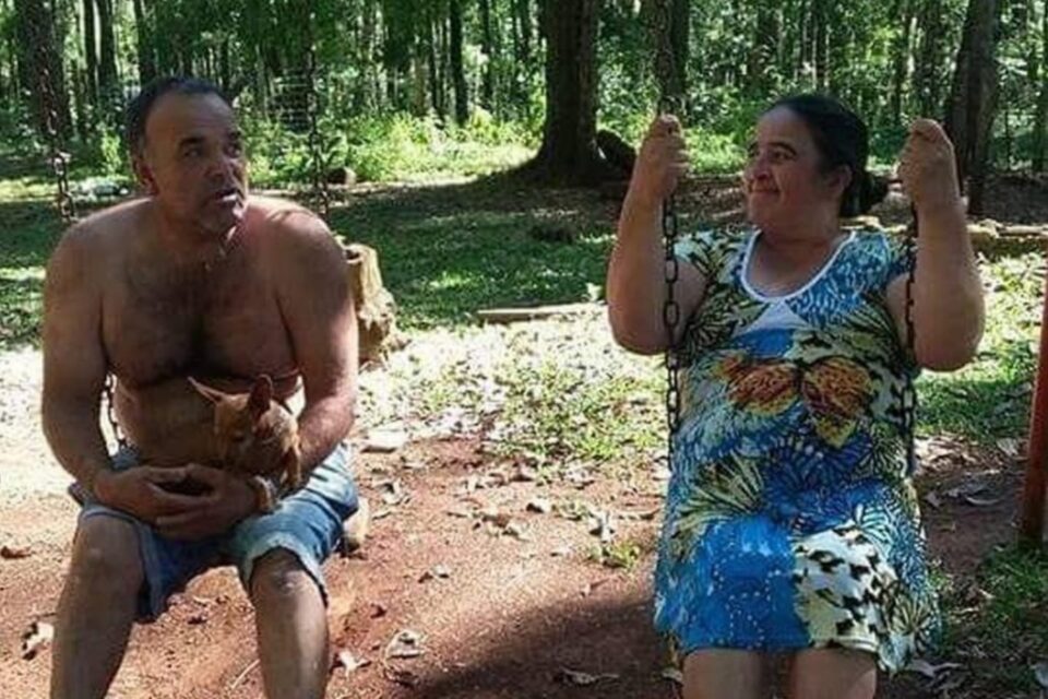 Valdir e a esposa, Marisete, que faz tratamento de câncer descoberto no pélvico e intestino