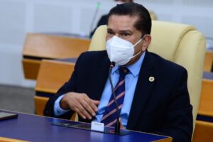 Sandes Jr deixa liderança da prefeitura na Câmara Municipal