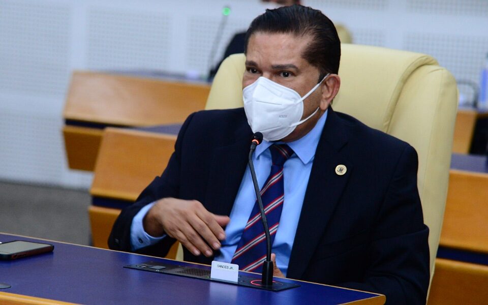 Sandes Jr deixa liderança da prefeitura na Câmara Municipal