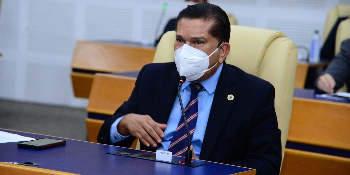 Sandes Jr deixa liderança da prefeitura na Câmara Municipal