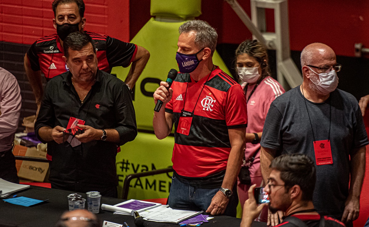 Rodolfo Landim fala com os apoiadores após eleição