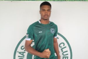 Goleiro João Victor do Goiás