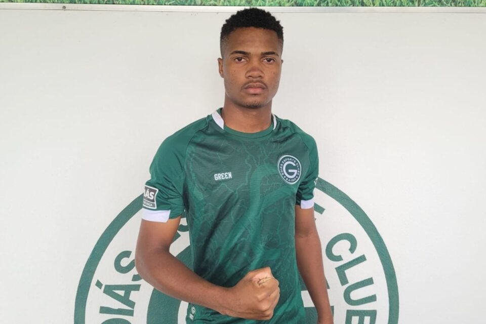 Goleiro João Victor do Goiás