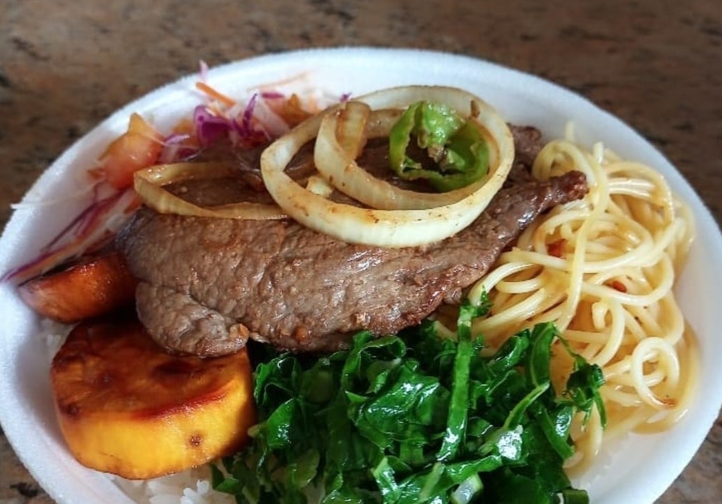 Marmita de bife acebolado, opção para pedir marmita em Aparecida de Goiânia 