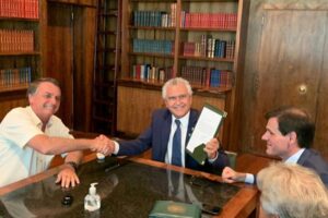 Após assinatura do RRF, Caiado diz que haverá promoção e concurso público