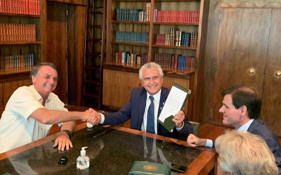 Após assinatura do RRF, Caiado diz que haverá promoção e concurso público