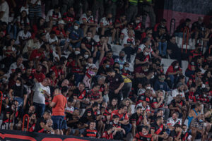 Torcida do Atlético Goianiense no estádio Antônio Accioly