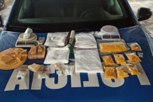 PM apreende R$ 415 mil em cocaína, ecstasy e crack na Vila Mauá, em Goiânia