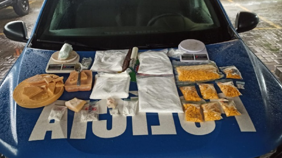 PM apreende R$ 415 mil em cocaína, ecstasy e crack na Vila Mauá, em Goiânia