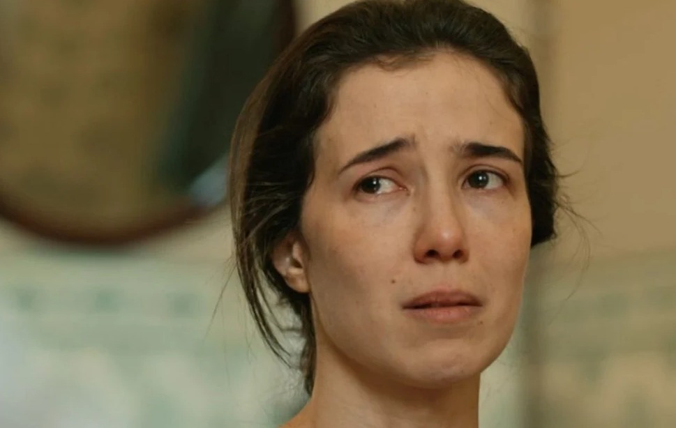 Todo fim de ano o nome da atriz fica entre os assuntos mais comentados no Twitter. Entenda por que Marjorie Estiano vira meme no Ano-Novo