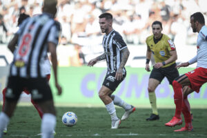 Nathan em ação pelo Atlético-MG