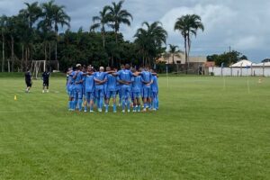 Jogadores do Grêmio Anápolis durante apresentação