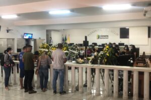 Fotos do velório Maurílio Maurílio Sertanejo será sepultado em Imperatriz, no Maranhão. Fotos do velório do cantor Maurílio circulam na internet Luíza e Maurílio