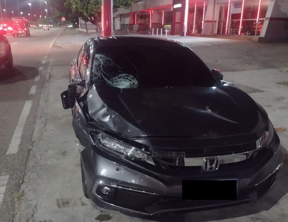 Carro de Ramon após acidente com ciclista