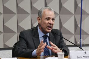 Ministro descarta risco de apagão no país por crise hídrica