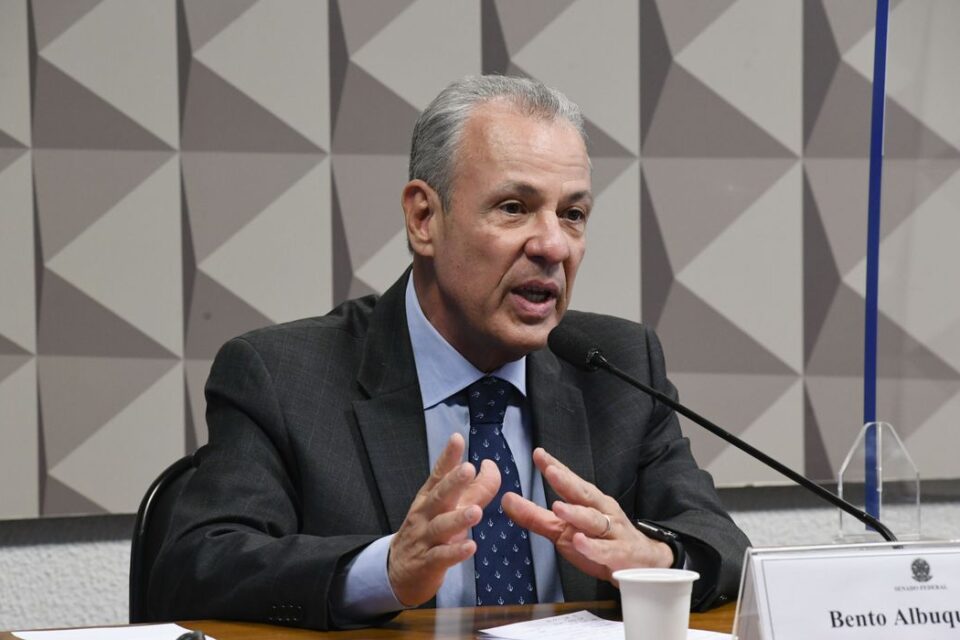 Ministro descarta risco de apagão no país por crise hídrica